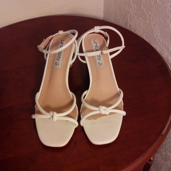 White sandals - Picture 1 of 7